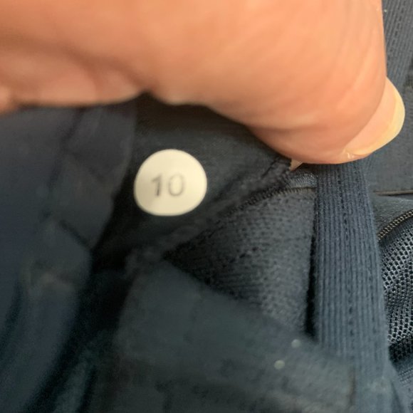 lululemon athletica Power Y Tank Navy with Green Trim on inside Size 10 - Picture 3 of 6
